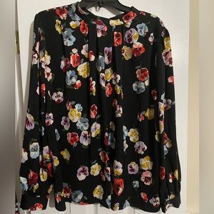 Womens Ann Taylor floral blouse. Size M. NWT